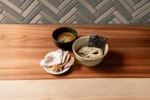 目黒の麺屋周郷別邸雅で楽しむつけ麺と夏季の冷やしラーメン