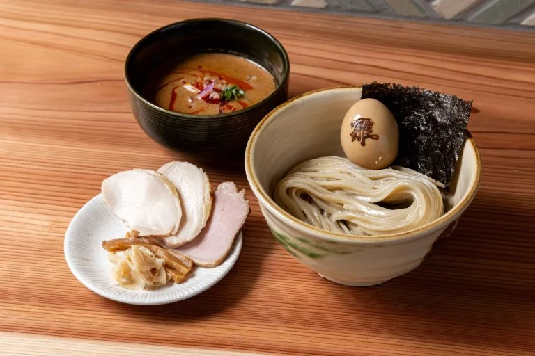 目黒で味わう濃厚魚介豚骨つけ麺の魅力とこだわりの一杯