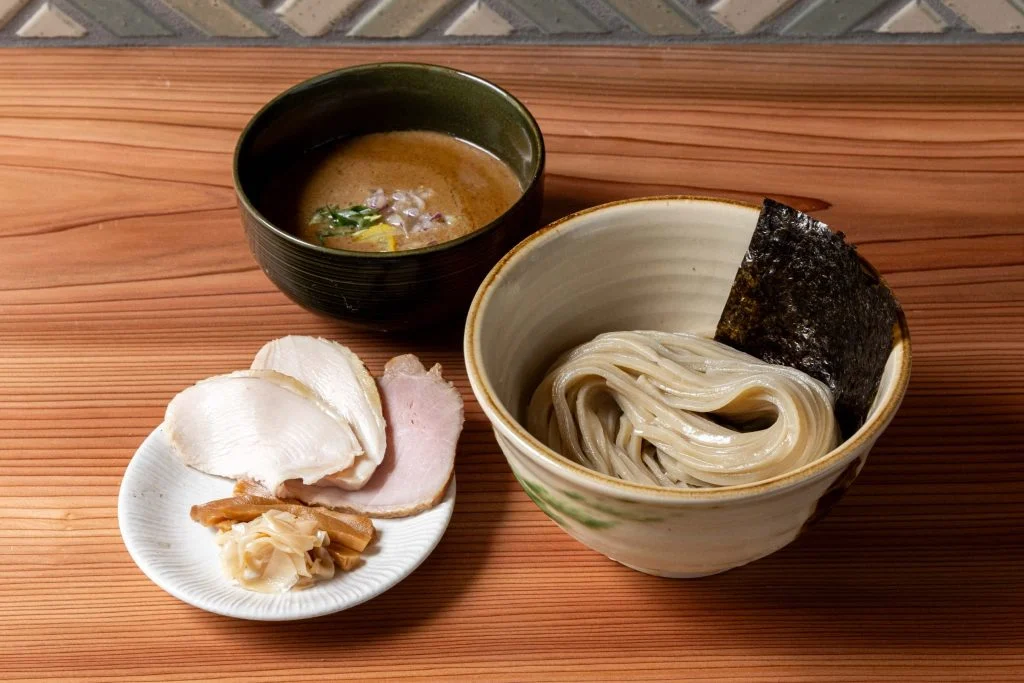 目黒のつけ麺専門店で楽しむ太麺とチャーシューの一杯